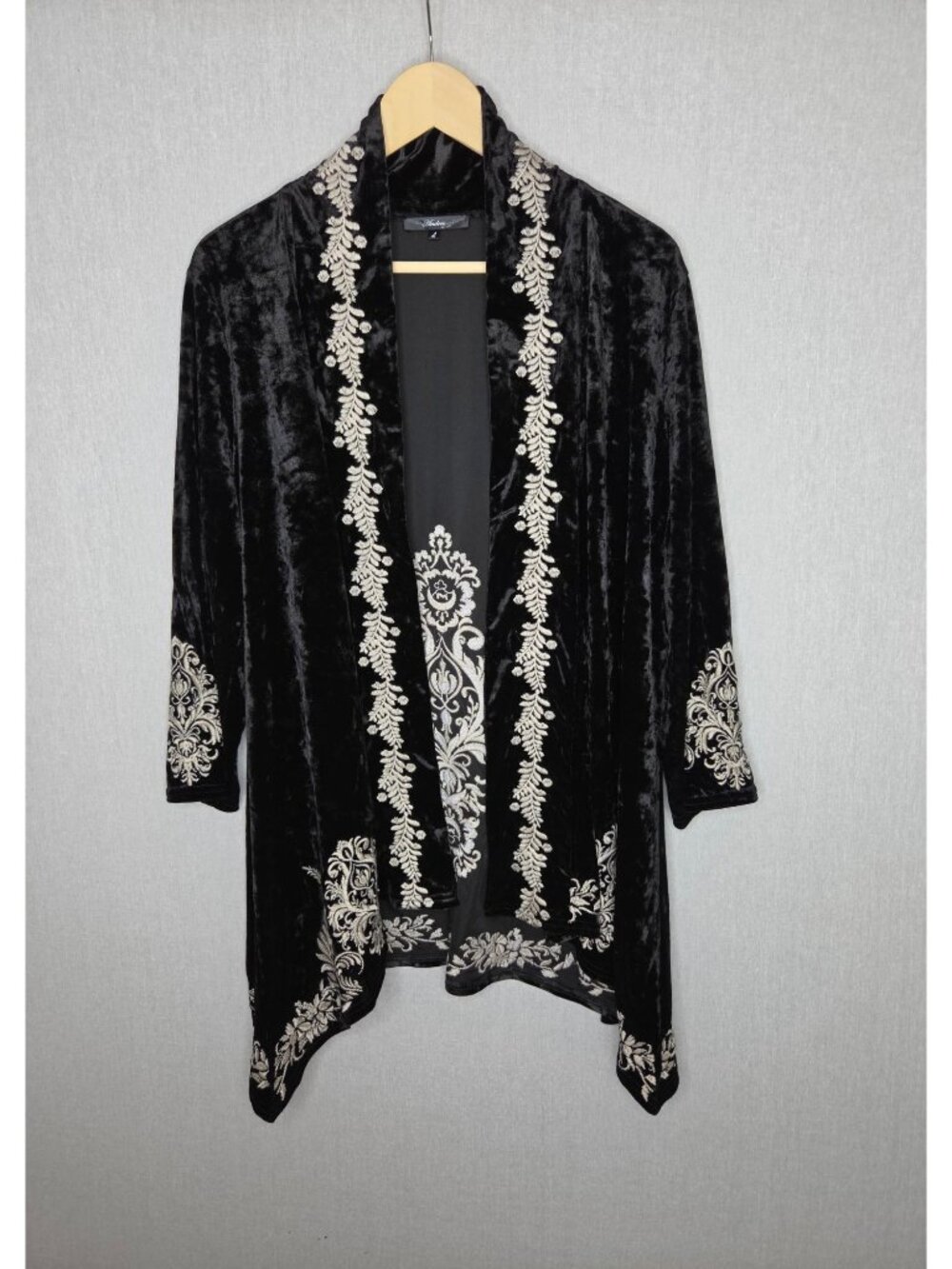 💙 Andree by Unit Black Crushed Velvet Embroidered Size L/XL Kimono Cardigan